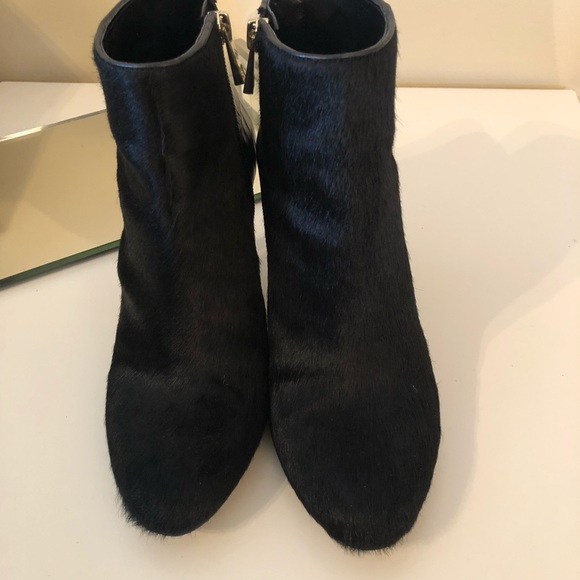 ❌SOLD❌ Ann Taylor calf hair booties Black sz 6.5 - Picture 3 of 8